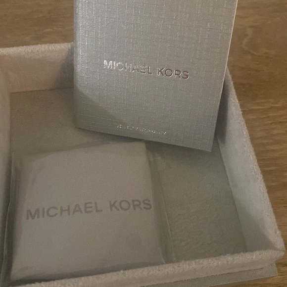 Michael Kors hoop earrings with diamonds - Picture 5 of 10